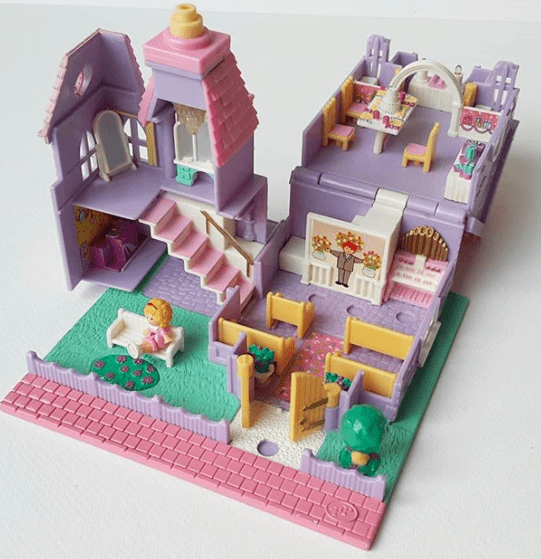 Hey Millennial Moms! Polly Pocket Is Re-Launching Its Original 1990s Toys!